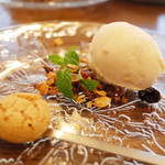 il tram - ヘーゼルナッツのアイスクリーム(2500円のランチコース)