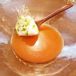 il tram - トマトのバジルのスープにブッラータチーズ(2500円のランチコース)