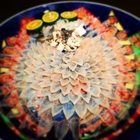 下関 春帆楼 東京店 - 美味♡フグ用のネギを巻いていただくのが美味しかった。