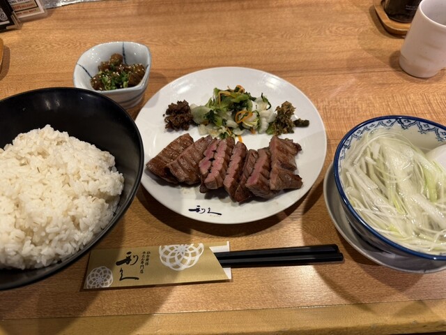 牛たん炭焼　利久 名掛丁店 - あおば通（牛タン）の写真