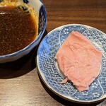 焼肉ホルモン ざくろ - 牛脂。タレ。