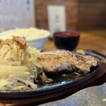 長者町 焼肉 輪心 - 数量限定　鉄板『豚』二郎
