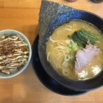 ラーメン みちのく - 鶏豚骨醤油、チャめし