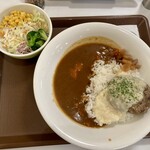 すき家 - 料理写真:チーズインハンバーグカレー+サラダ