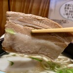 琉球村 - 煮込んだ三枚肉が入ってるのは沖縄そば
