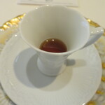 ラ メゾン クルティーヌ - コンソメスープ。