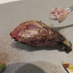 ラ メゾン クルティーヌ - 脳ミソをすくい取る。