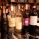 Vineria HIRANO - イタリアワインがずらり。きっとお気に入りが見つかります。