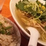 麺屋 六感堂 - しお グリーン麺 ゆずみつば＋小柱と4種のキノコ炊き込みごはん