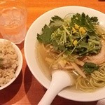 麺屋 六感堂 - しお グリーン麺 ゆずみつば＋小柱と4種のキノコ炊き込みごはん