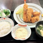 巣鴨ときわ食堂 - ミックスフライ定食+タルタルソース+瓶ビール