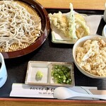 中仁 - セットには天ぷら、炊き込みご飯などがついてます