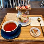 Grand Chainon - 多岐産いちじくとアールグレイのパフェ　アッサム紅茶　試食のスコーン