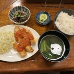温々 - 【2025.10.20(月)】ワンコインランチ（豚肉野菜巻トマト煮込＋飯並盛＋味噌汁＋漬物＋小鉢）500円