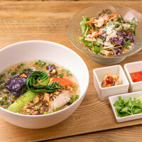 【1/2 日分の野菜入り！】 たっぷり彩り野菜とグリルチキンのフォープレート