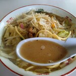 とんちゃんらーめん - ちゃんぽんのスープ