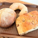 天然こうぼぱん とことこ - ＊里芋のブール 330円
      ＊栗のフォカッチャ 350円
      ＊甘納豆のぱん 240円