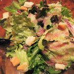 イタリアン肉バル あべのダイナー - 10種野菜のグリーンサラダ。
      レギュラー580円、ラージ850円で、サイズが選べたので、
      ボキらは2人で食べようと、ラージサイズに・・・