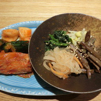 和牛 まつした 本通り店 - ナムルにキムチ。とても良いお味です。