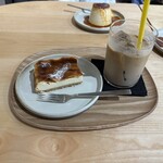 Climbing Coffee - アイスカフェラテとチーズケーキ