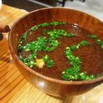 魚虎 - 鯛のアラ味噌汁＠280円