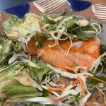 食事処 田菜 - 野菜の中には焼き鮭