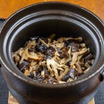 よし町 - 2025.10 天然茸ご飯（マスタケ、ホンシメジ、香茸、ムラサキシメジ、ヌメリササタケ、ハツタケ、舞茸、キクラゲ）