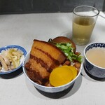 貯水葉 - ということで、魯肉飯定食1,200円のお出ましです。