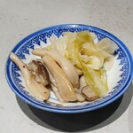 貯水葉 - ちょっと酸味がある付け合わせ的なキャベツとしめじがついてきて