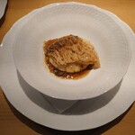 ラ キュイジーヌ ド カワムラ - 山口の萩の甘鯛 根セロリのソース 