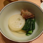 割烹・蕎麦 波と風 - 牛スジと大根の炊き合わせ
      