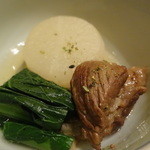 割烹・蕎麦 波と風 - 牛スジと大根の炊き合わせ
      