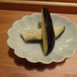 割烹・蕎麦 波と風 - 茄子の浅漬け
      