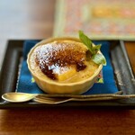 カフェモン - フルーツグラタン（¥300税込）
      フルーツにアングレーズソースをかけてバーナーで炙ってるんですって♪