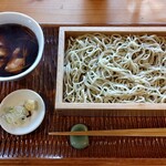 いし豆 - とりごぼうそば (1,400円・税込)