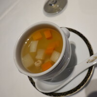 日本橋紫苑 - このさらりと作られた鶏のスープは実はかなり手の込んだものでは、、と思いました。