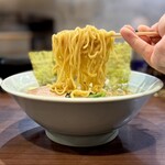 横浜家系らーめん侍 - 麺リフト