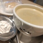 CAFE＆BAKERY MIYABI 大森店 - ブレンドコーヒーL/ホイップクリーム付き450円