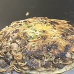 お好み焼志ば多 - すじ玉モダン　ソース塗る前