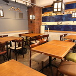 カキと肴 ちゅるり - テーブル席