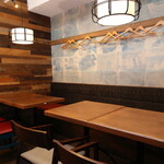 カキと肴 ちゅるり - テーブル席　ソファー