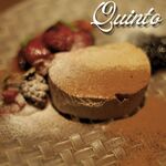 ヘーゼルナッツとチョコレートのセミフレッド　ベリーソースとエスプレッソのゼリー