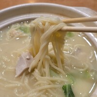 横浜中華街 北京飯店 - 特製鶏の白湯煮込みそば　1,760円
