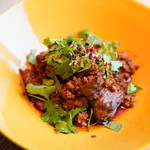 焼鳥やおや - ラム肉の納豆麻婆ソース