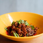 焼鳥やおや - ラム肉の納豆麻婆ソース