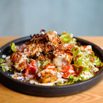 焼鳥やおや - 炭焼チキンオーバーサラダ