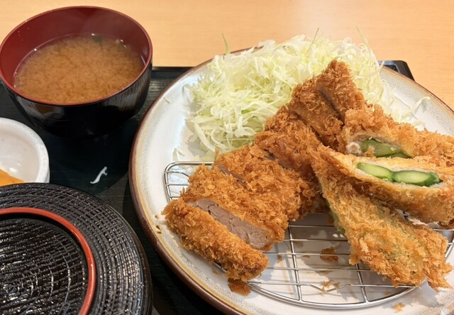 Tonkatsu Ise Shinjuku Nomura Biru Ten