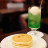 珈琲 天国 - 珈琲天国のホットケーキとクリームソーダ