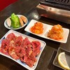 百万馬力 - 豚ハラミ、キムチ、付け合せの野菜