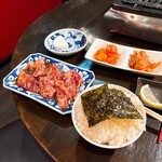 百万馬力 - カルビとまかないご飯